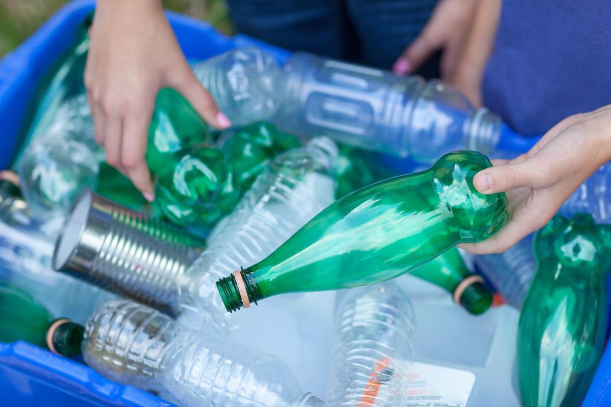 how-you-can-help-end-plastic-waste-in-your-own-home